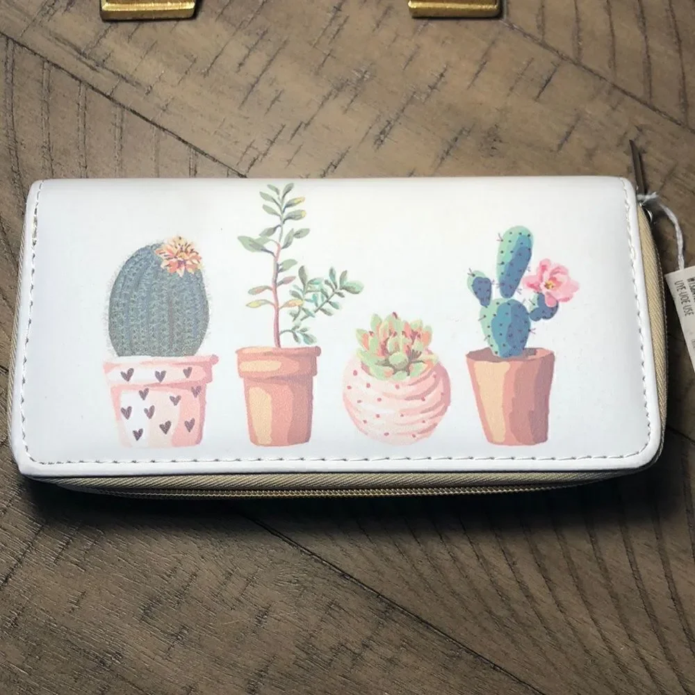 NWT Western Garden 🪴 Security Zip Vegan Wallet. Roomy!